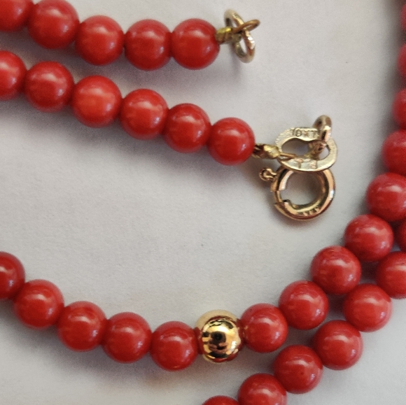 Vintage Genuine Mediterranean Oxblood Red Coral Necklace 10k gold clasp - Picture 2 of 16
